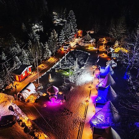 ホテル Finska Wioska Kalevala ボロビツェ エクステリア 写真